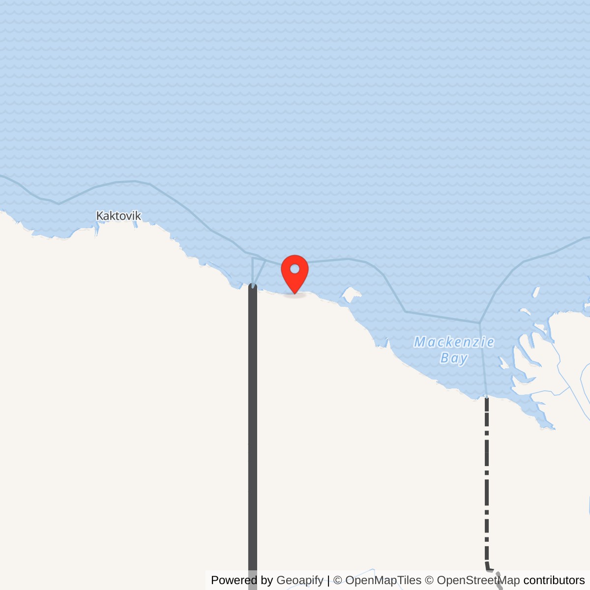 Map showing location of Komakuk Beach DEW Line Station, 