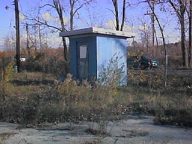 Paint storage hut I believe. Hut has no windows. The street behind hut is 35th Ave.