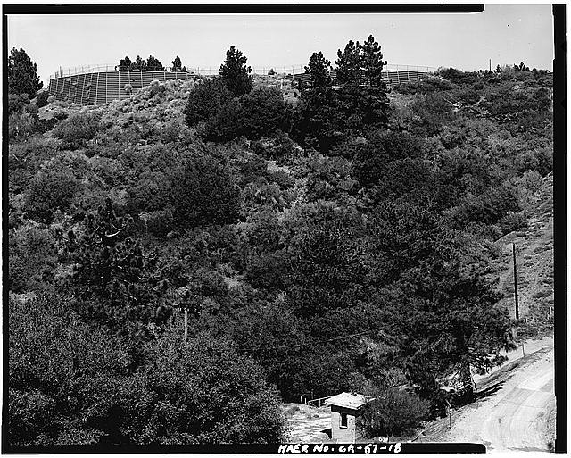 VIEW OF PUMP HOUSE, LOOKING NORTH. RETAINING WALL OF LAUNCH SITE IN UPPER BACKGROUND