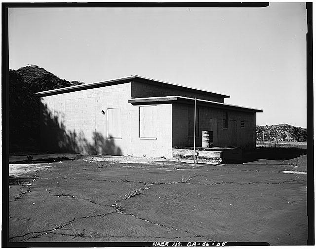 VIEW OF MISSILE ASSEMBLY CALLED 'FIRE HOUSE,' LOOKING NORTH, LOCATED NEAR GATE AT ENTRANCE TO LAUNCH AREA