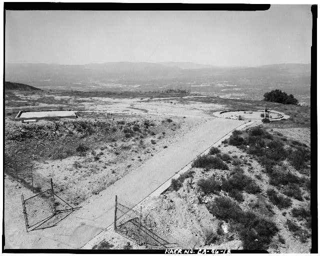 PANORAMIC VIEW OF RADAR SITE, LOOKING WEST, SHOWING NORTH-WEST HELIPAD AT UPPER LEFT AND CIRCLE BUILDING PAD