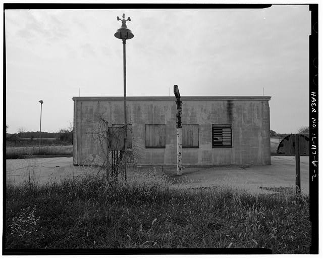 WARHEADING BUILDING, RIGHT SIDE, CENTER OF BERM, NO LONGER IN EXISTENCE, LOOKING WEST