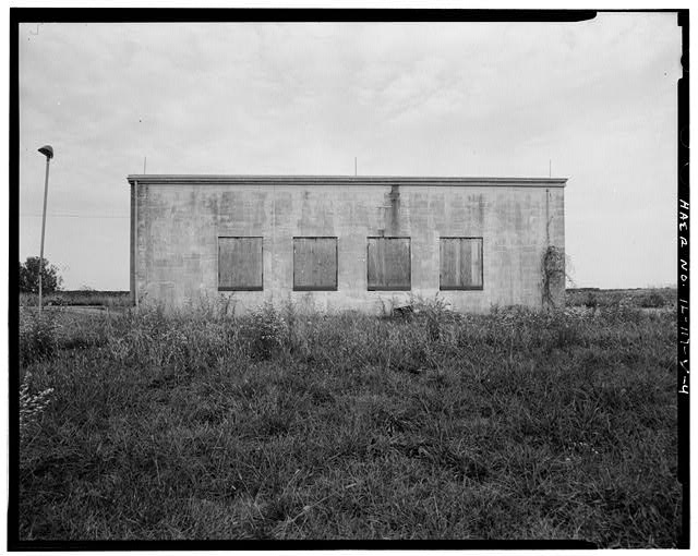 WARHEADING BUILDING, LEFT SIDE, CENTER OF BERM, NO LONGER IN EXISTENCE, LOOKING EAST