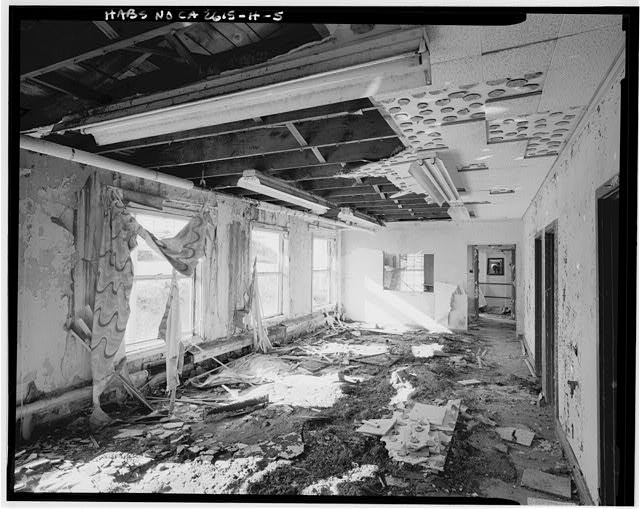 Mill Valley Early Warning Radar INTERIOR OBLIQUE VIEW OF THE MAIN ROOM IN THE ADMINISTRATION BUILDING 202, LOOKING WEST.