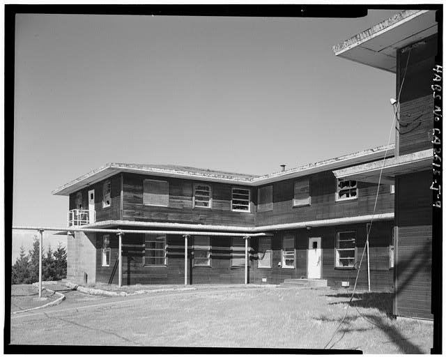 Mill Valley Early Warning Radar  EXTERIOR OBLIQUE VIEW OF THE WEST FACADE OF THE BACHELOR AIRMEN QUARTERS, BUILDING 204, LOOKING NORTHEAST.