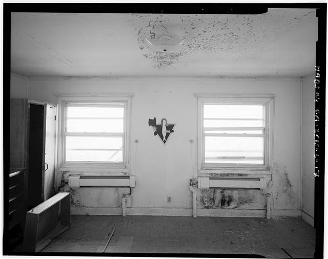 Mill Valley Early Warning Radar Station AXIAL VIEW ROOM 14, FIRST FLOOR, BUILDING 214, LOOKING EAST.