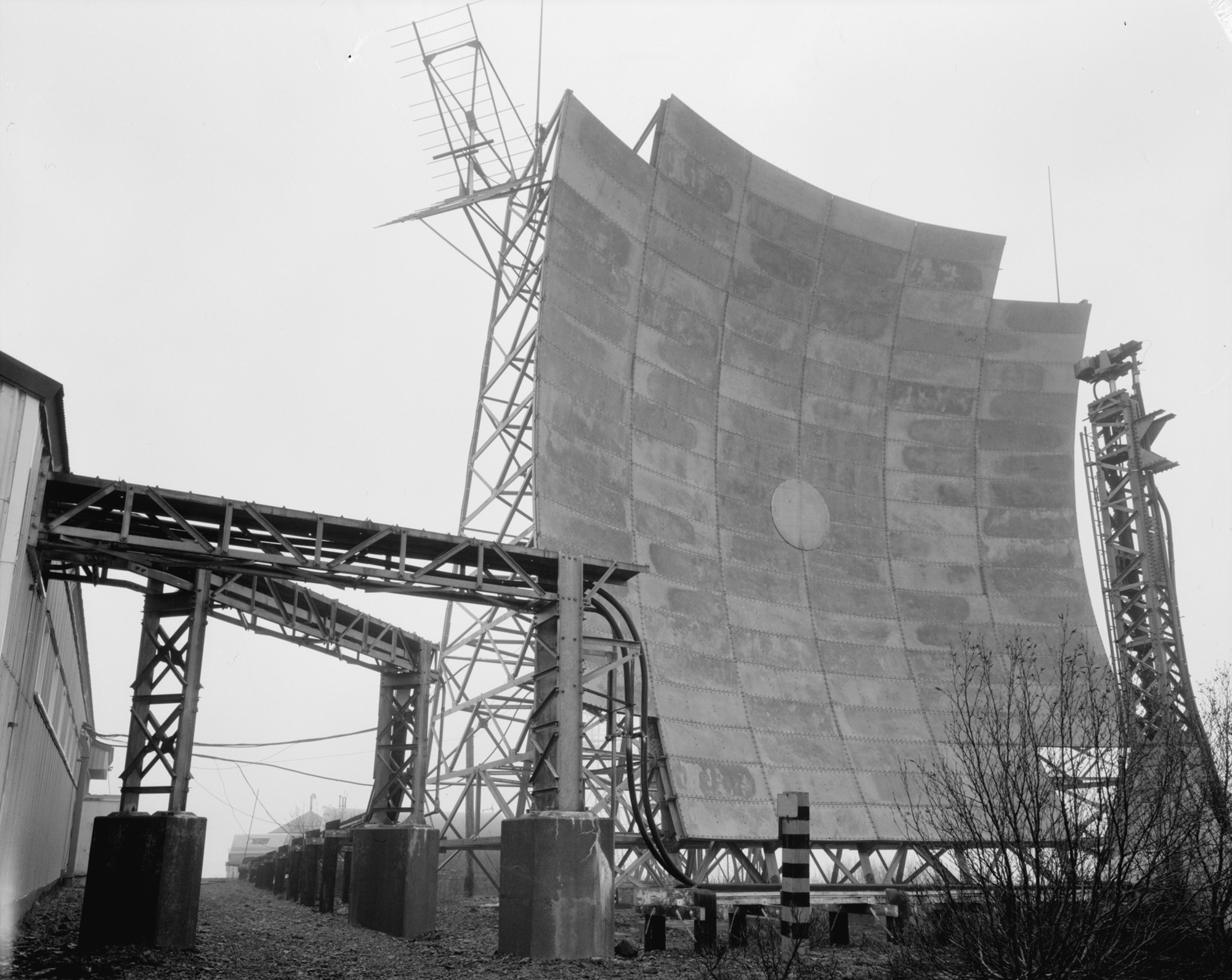 Historic American Engineering Record photograph of a troposcatter antenna at Boswell Bay, Neklasson Lake's linked relay