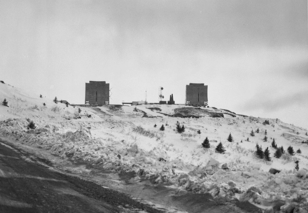 March 1997 HAER overview of Pillar Mountain White Alice station showing both billboard reflectors