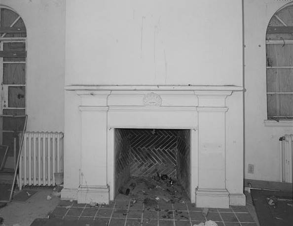 FIREPLACE IN NORTH APARTMENT, FIRST FLOOR, WEST SIDE