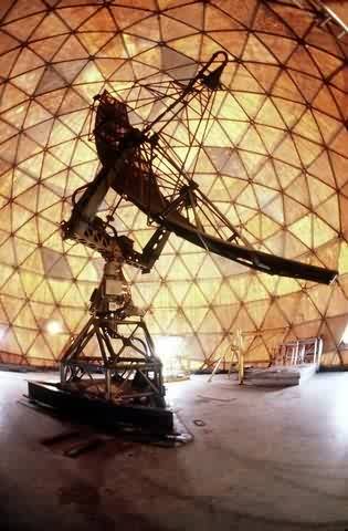 Actual AN/FPS-116 height-finder radar inside the San Pedro radome in 1988